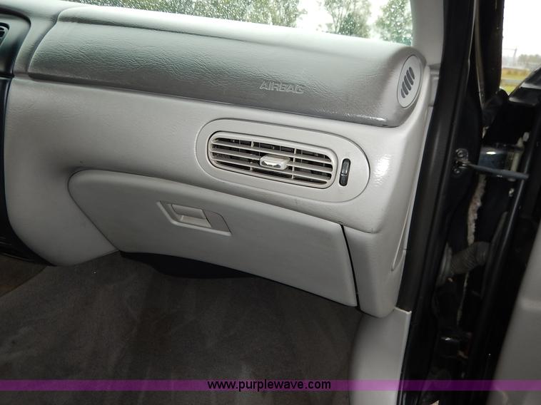 image for item K1705 2000 Ford Taurus SE