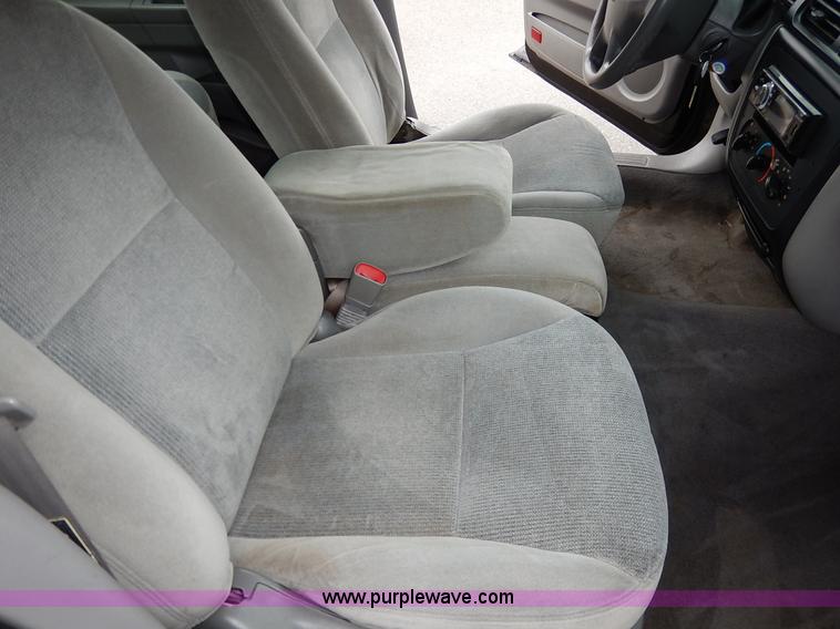 image for item K1705 2000 Ford Taurus SE