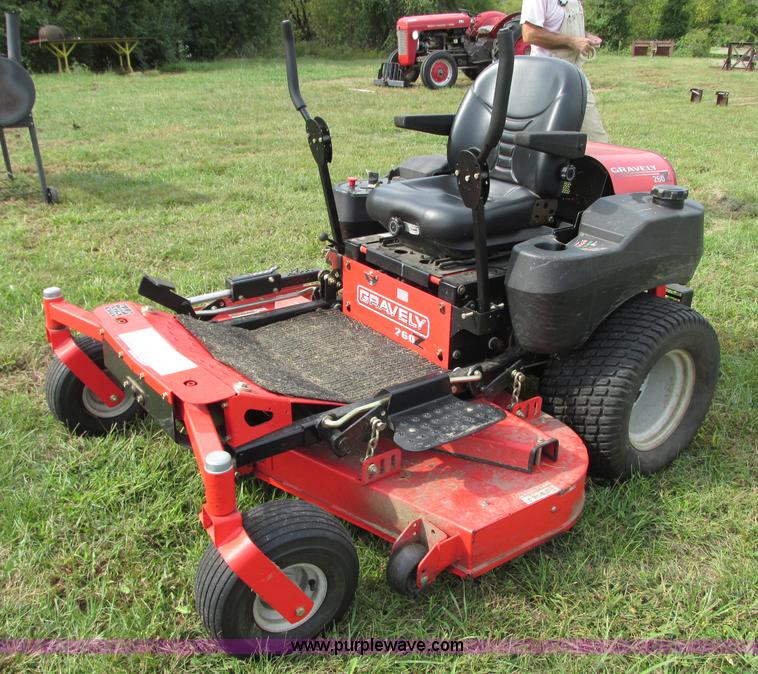 image for item K9433 2005 Gravely 260Z ZTR lawn mower