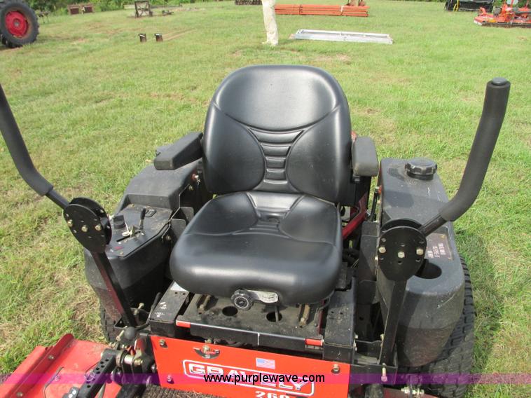 image for item K9433 2005 Gravely 260Z ZTR lawn mower