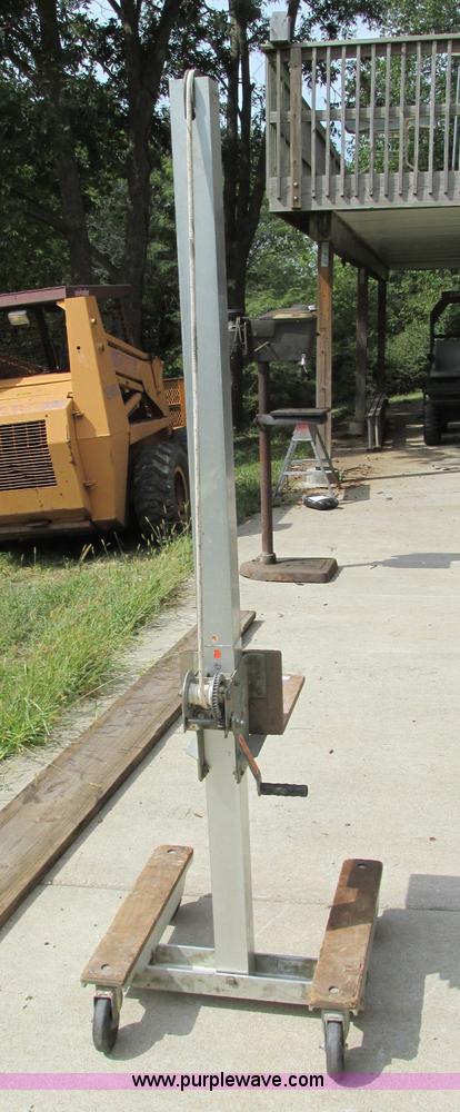 image for item K9453 Gil-Lift cabinet jack