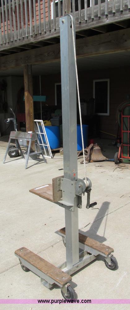 image for item K9453 Gil-Lift cabinet jack