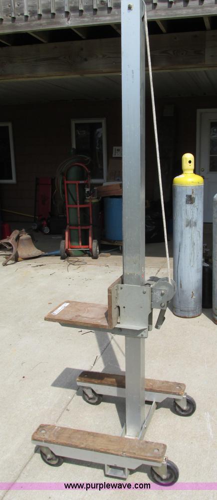 image for item K9453 Gil-Lift cabinet jack