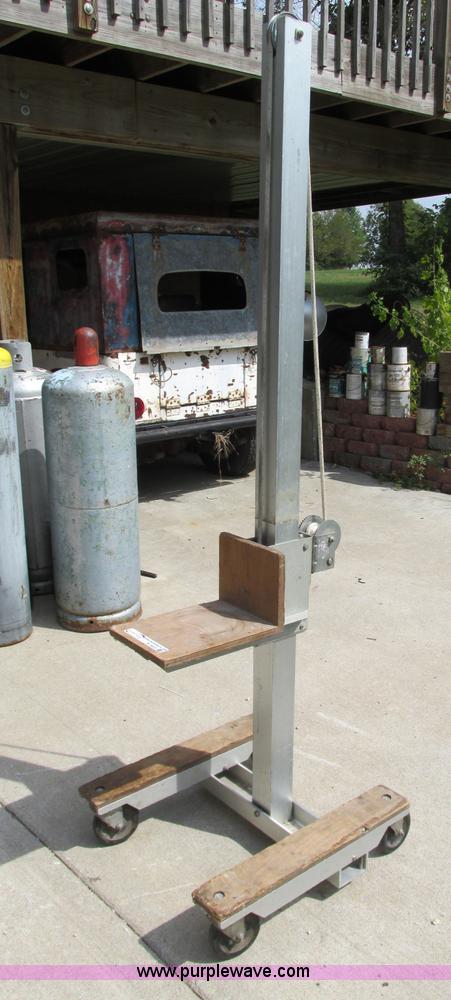 image for item K9453 Gil-Lift cabinet jack