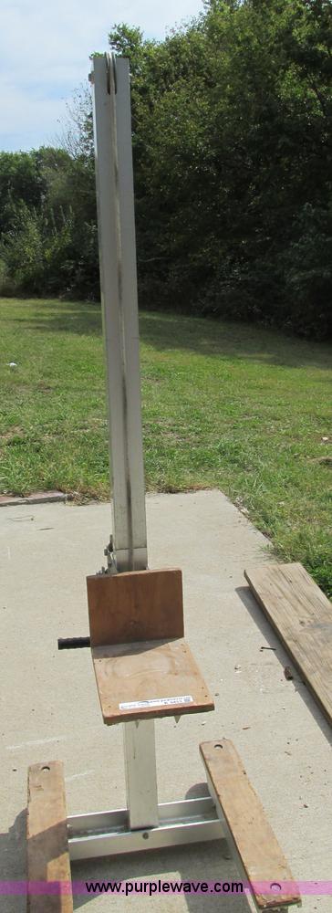 image for item K9453 Gil-Lift cabinet jack