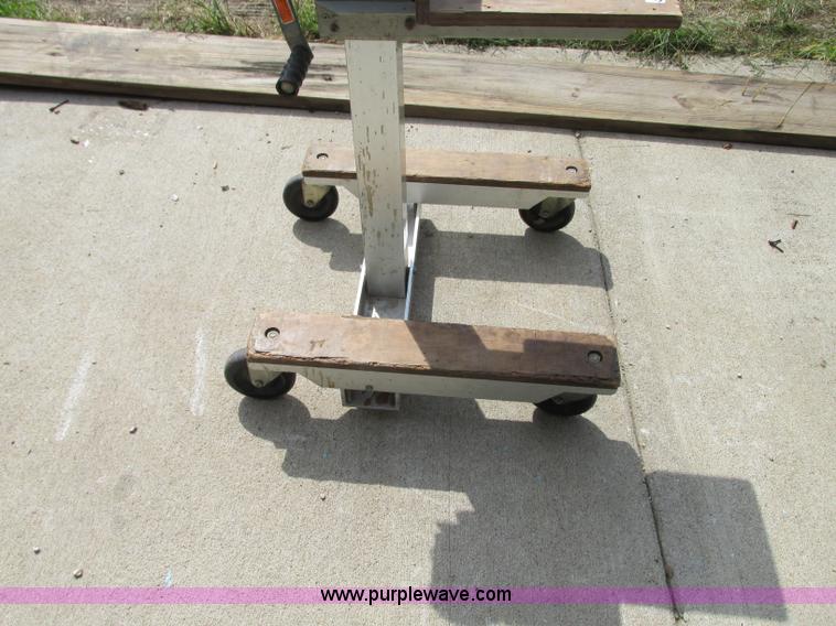 image for item K9453 Gil-Lift cabinet jack