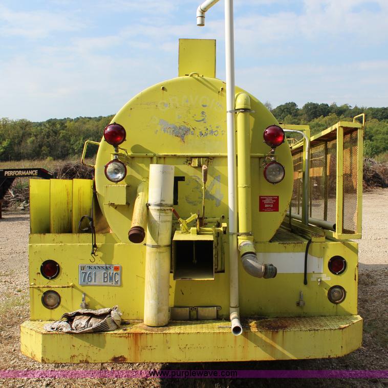 image for item L2260 1984 Ford LN7000 tank truck