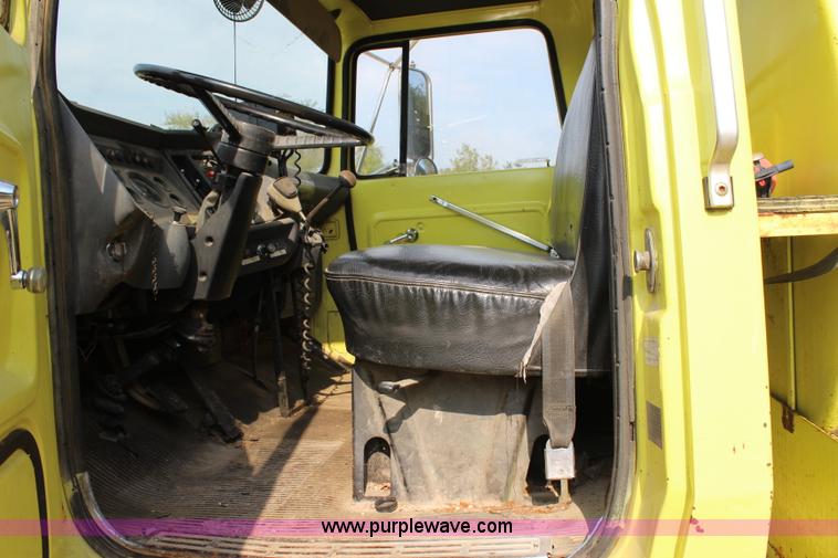 image for item L2260 1984 Ford LN7000 tank truck