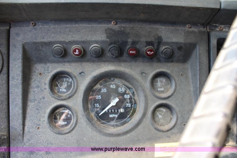 image for item L2260 1984 Ford LN7000 tank truck