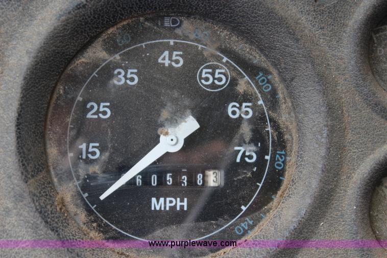 image for item L2260 1984 Ford LN7000 tank truck