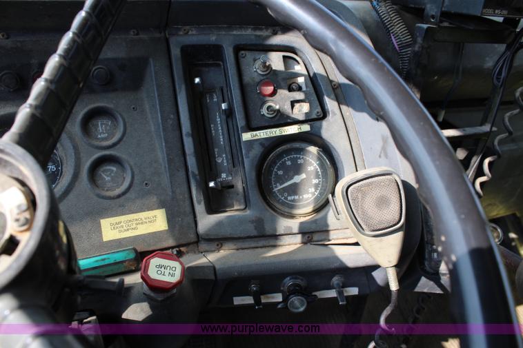 image for item L2260 1984 Ford LN7000 tank truck