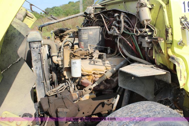 image for item L2260 1984 Ford LN7000 tank truck