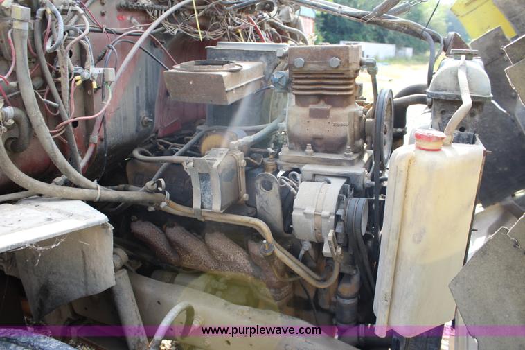 image for item L2260 1984 Ford LN7000 tank truck