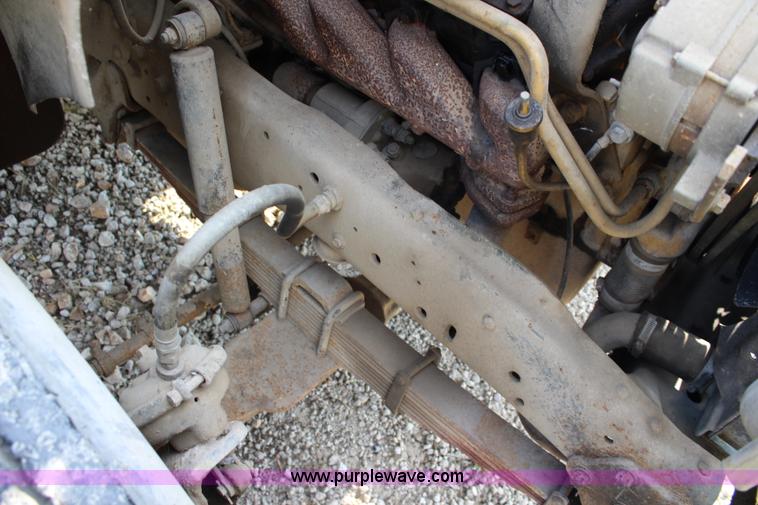 image for item L2260 1984 Ford LN7000 tank truck