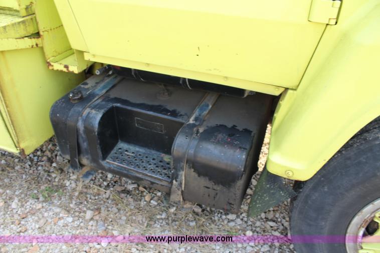 image for item L2260 1984 Ford LN7000 tank truck