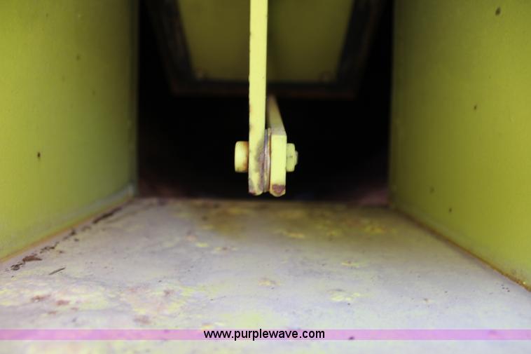 image for item L2260 1984 Ford LN7000 tank truck