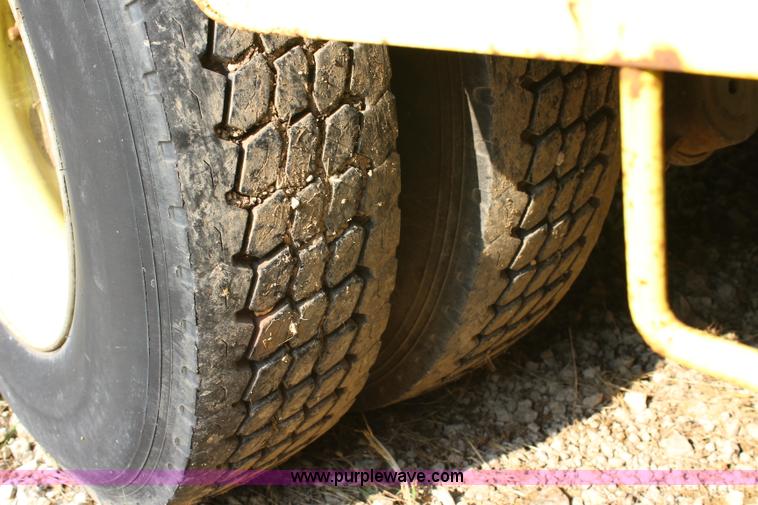 image for item L2260 1984 Ford LN7000 tank truck