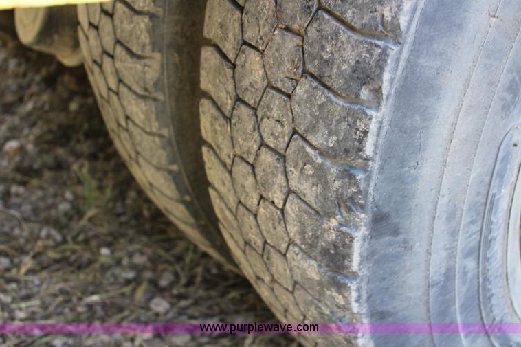 image for item L2260 1984 Ford LN7000 tank truck