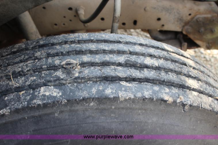 image for item L2260 1984 Ford LN7000 tank truck