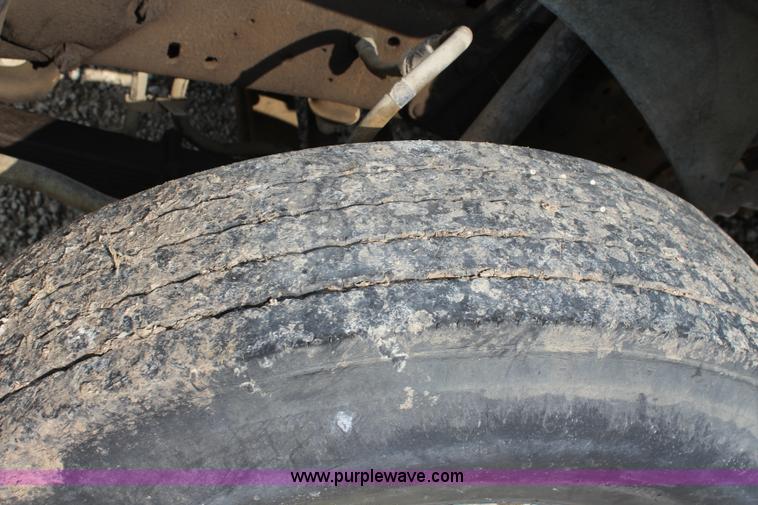 image for item L2260 1984 Ford LN7000 tank truck