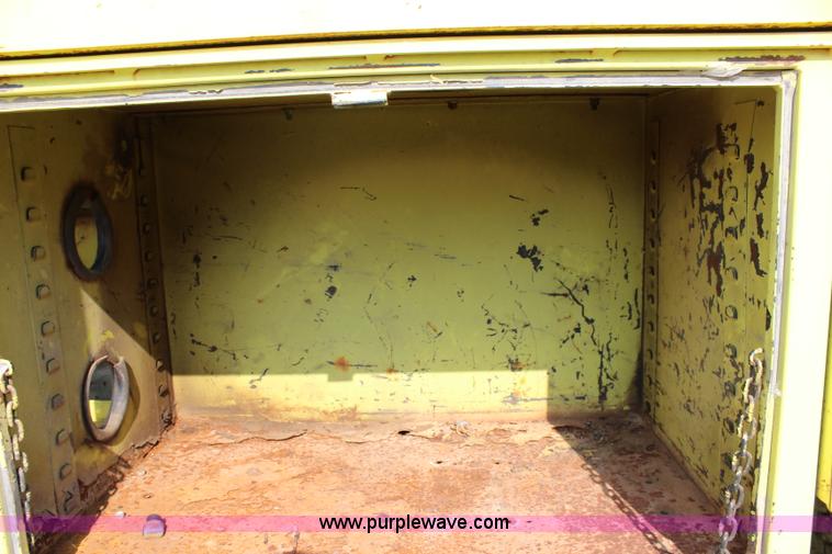 image for item L2260 1984 Ford LN7000 tank truck