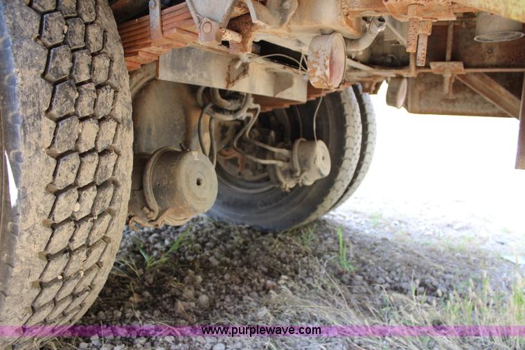 image for item L2260 1984 Ford LN7000 tank truck