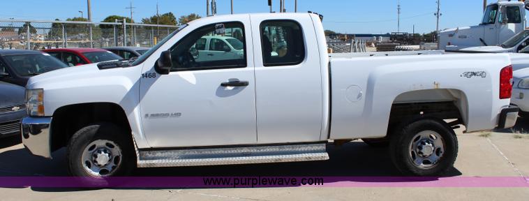 image for item L2269 2008 Chevrolet Silverado 2500HD Ext. Cab pickup truck