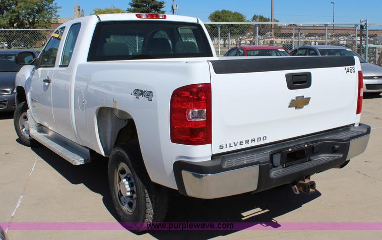 image for item L2269 2008 Chevrolet Silverado 2500HD Ext. Cab pickup truck