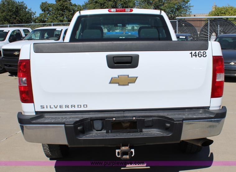 image for item L2269 2008 Chevrolet Silverado 2500HD Ext. Cab pickup truck