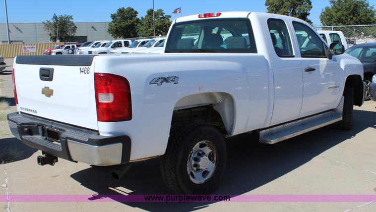 image for item L2269 2008 Chevrolet Silverado 2500HD Ext. Cab pickup truck