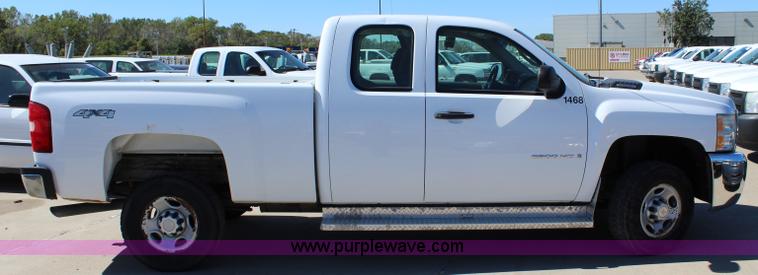image for item L2269 2008 Chevrolet Silverado 2500HD Ext. Cab pickup truck