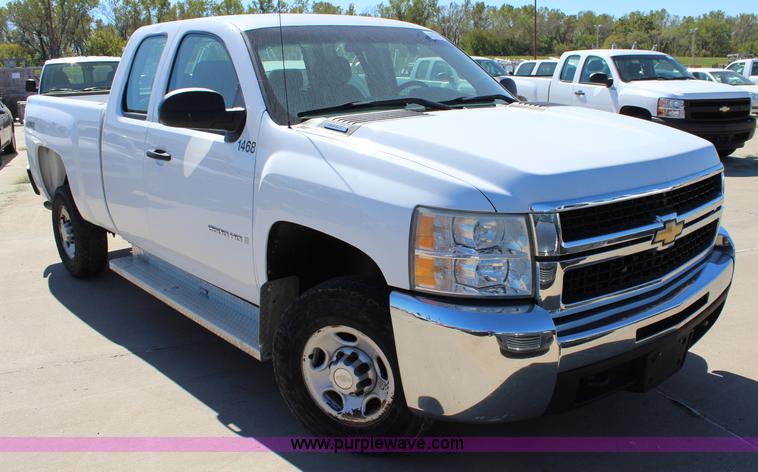 image for item L2269 2008 Chevrolet Silverado 2500HD Ext. Cab pickup truck