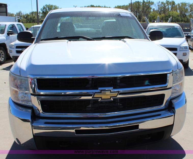 image for item L2269 2008 Chevrolet Silverado 2500HD Ext. Cab pickup truck