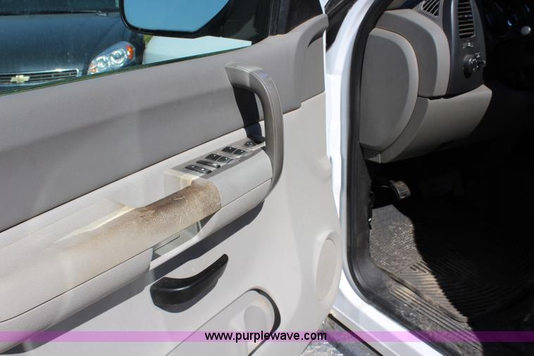 image for item L2269 2008 Chevrolet Silverado 2500HD Ext. Cab pickup truck