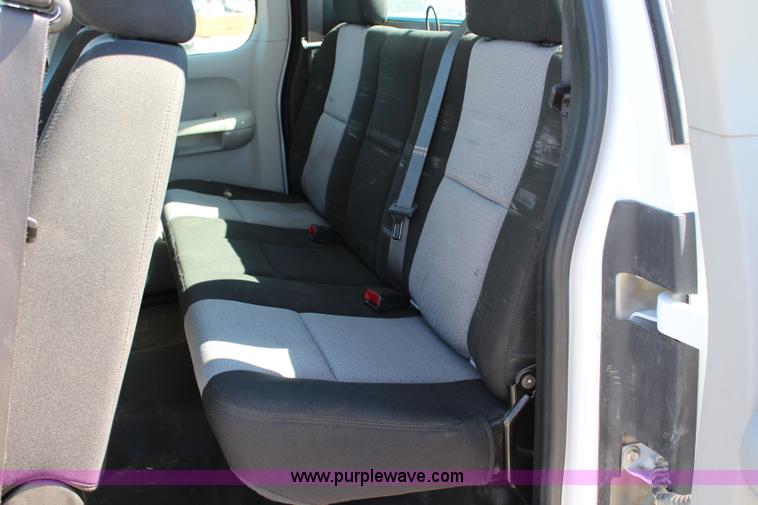 image for item L2269 2008 Chevrolet Silverado 2500HD Ext. Cab pickup truck