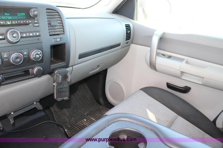 image for item L2269 2008 Chevrolet Silverado 2500HD Ext. Cab pickup truck