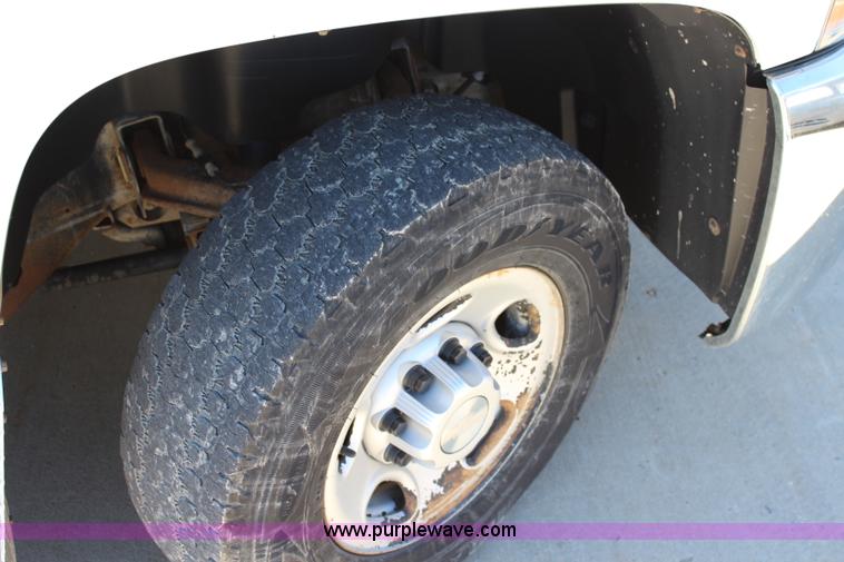 image for item L2269 2008 Chevrolet Silverado 2500HD Ext. Cab pickup truck