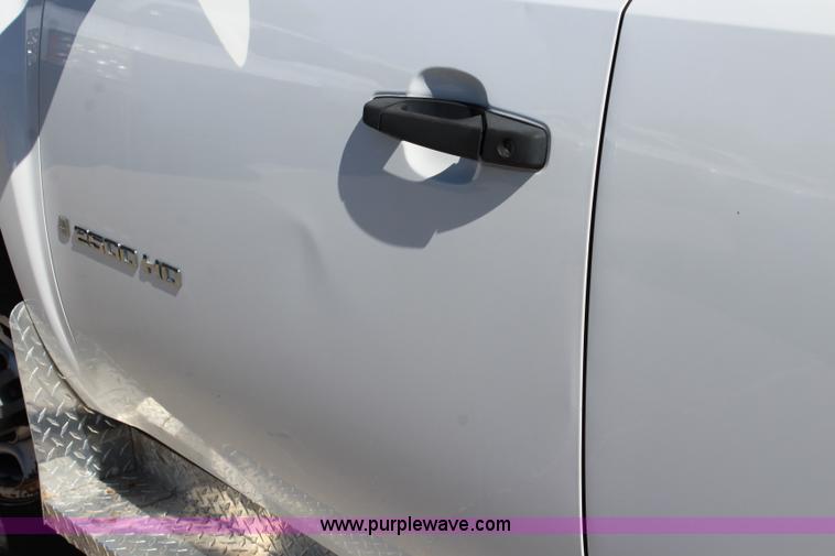 image for item L2269 2008 Chevrolet Silverado 2500HD Ext. Cab pickup truck