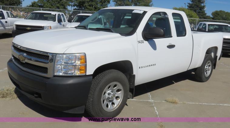 image for item L2271 2008 Chevrolet Silverado 1500 Ext. Cab pickup truck