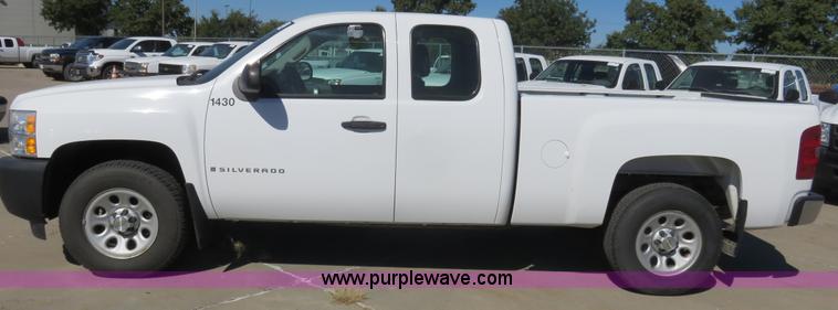 image for item L2271 2008 Chevrolet Silverado 1500 Ext. Cab pickup truck