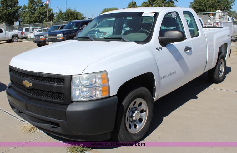 image for item L2299 2008 Chevrolet Silverado 1500 Ext. Cab pickup truck