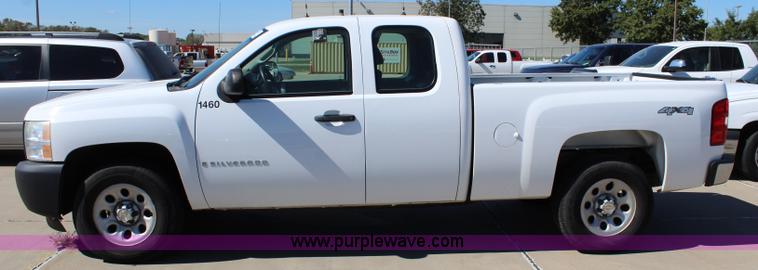 image for item L2299 2008 Chevrolet Silverado 1500 Ext. Cab pickup truck