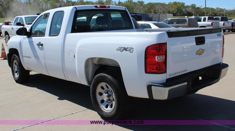 image for item L2299 2008 Chevrolet Silverado 1500 Ext. Cab pickup truck