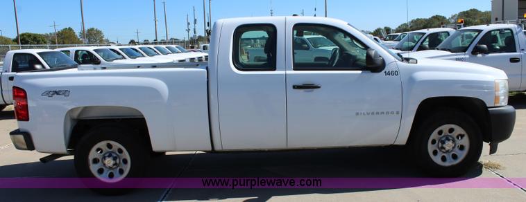image for item L2299 2008 Chevrolet Silverado 1500 Ext. Cab pickup truck