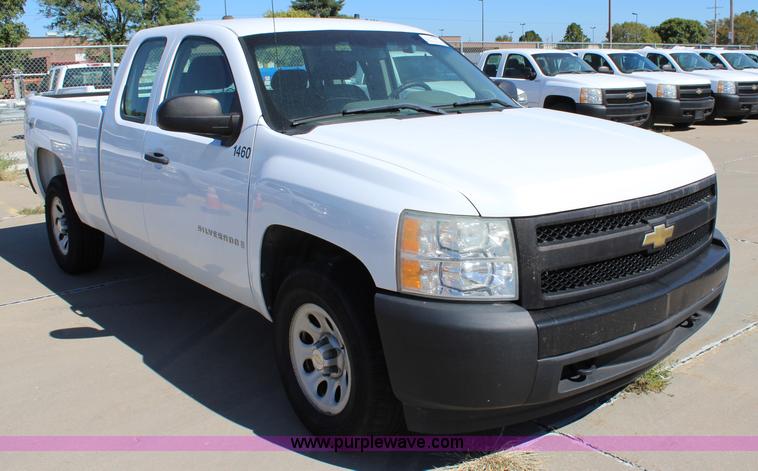 image for item L2299 2008 Chevrolet Silverado 1500 Ext. Cab pickup truck
