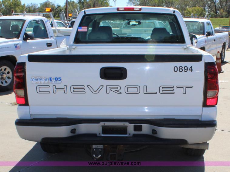 image for item L2300 2004 Chevrolet Silverado 1500 Ext. Cab pickup truck