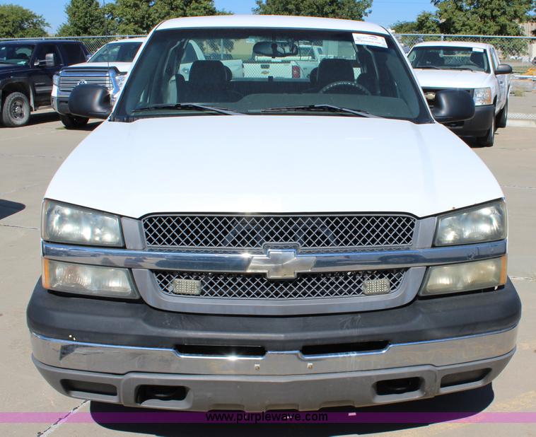 image for item L2300 2004 Chevrolet Silverado 1500 Ext. Cab pickup truck