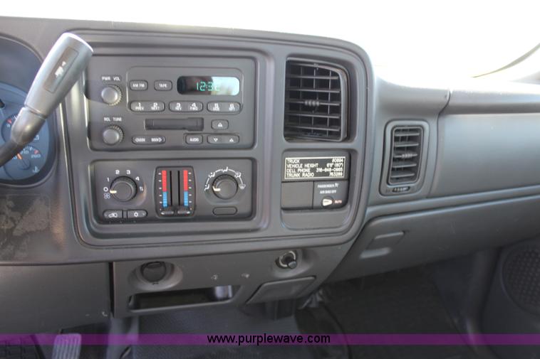 image for item L2300 2004 Chevrolet Silverado 1500 Ext. Cab pickup truck