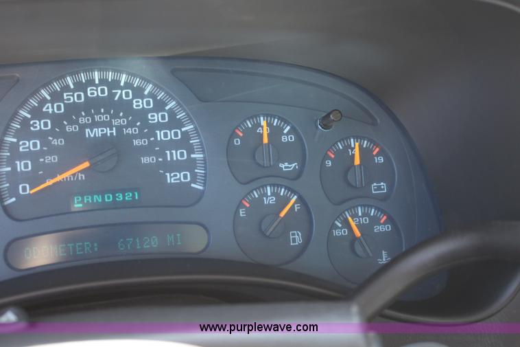 image for item L2300 2004 Chevrolet Silverado 1500 Ext. Cab pickup truck