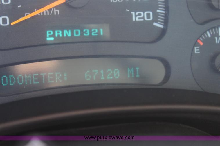 image for item L2300 2004 Chevrolet Silverado 1500 Ext. Cab pickup truck